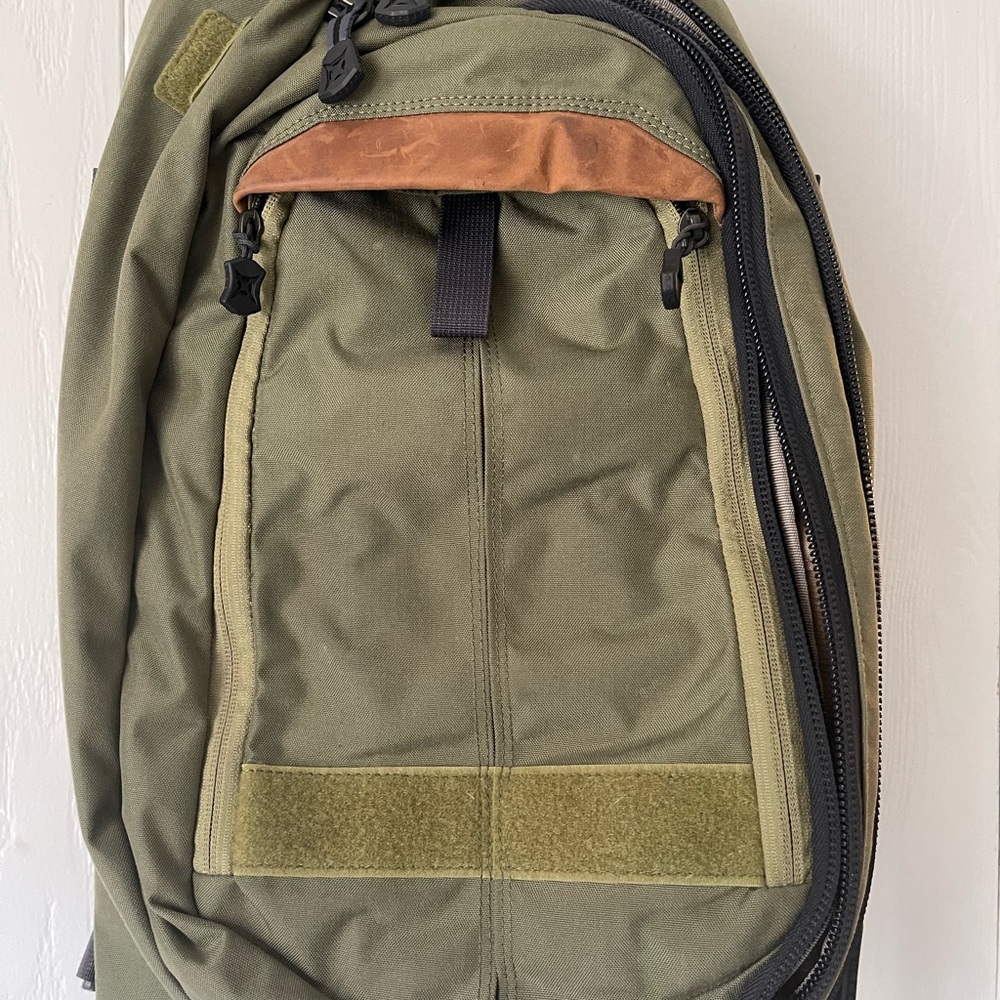 Vertx Commuter Sling bag